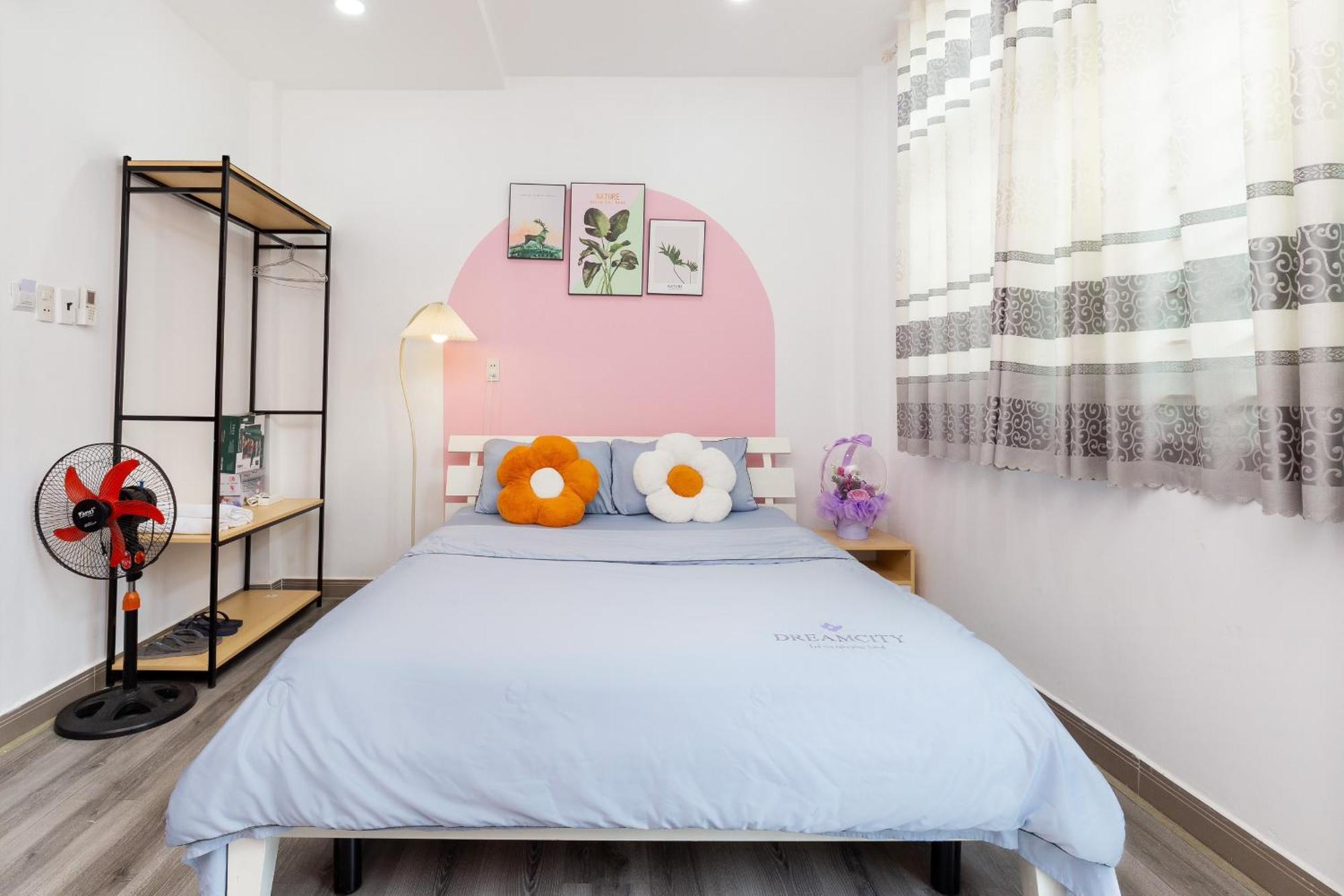 Sweet Homes - Netflix & Walkin To Bui Vien Homestay *