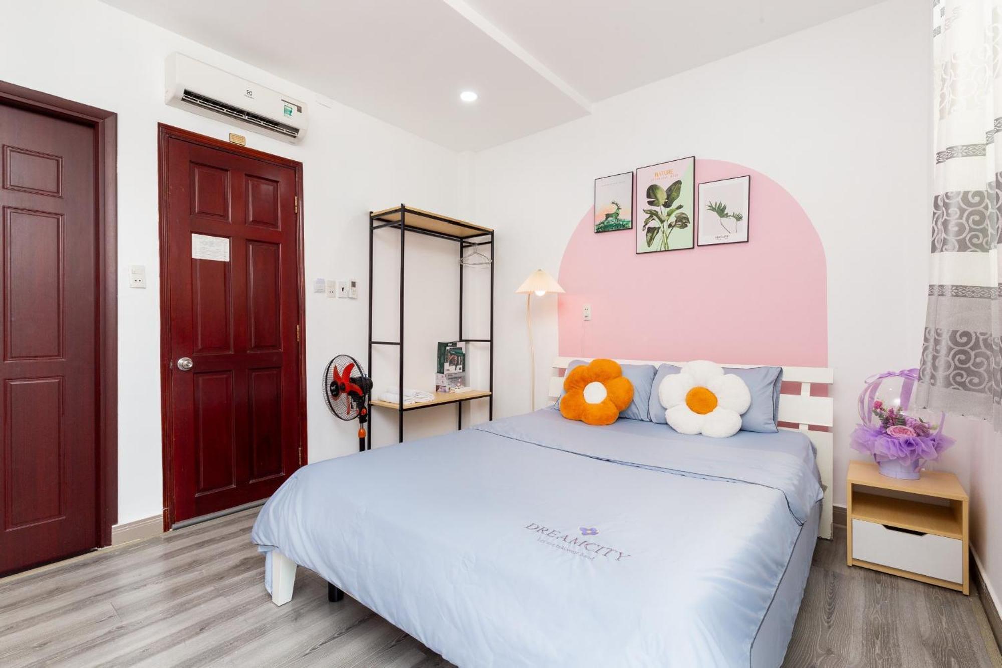 Sweet Homes - Netflix & Walkin To Bui Vien * Ho Chi Minh City