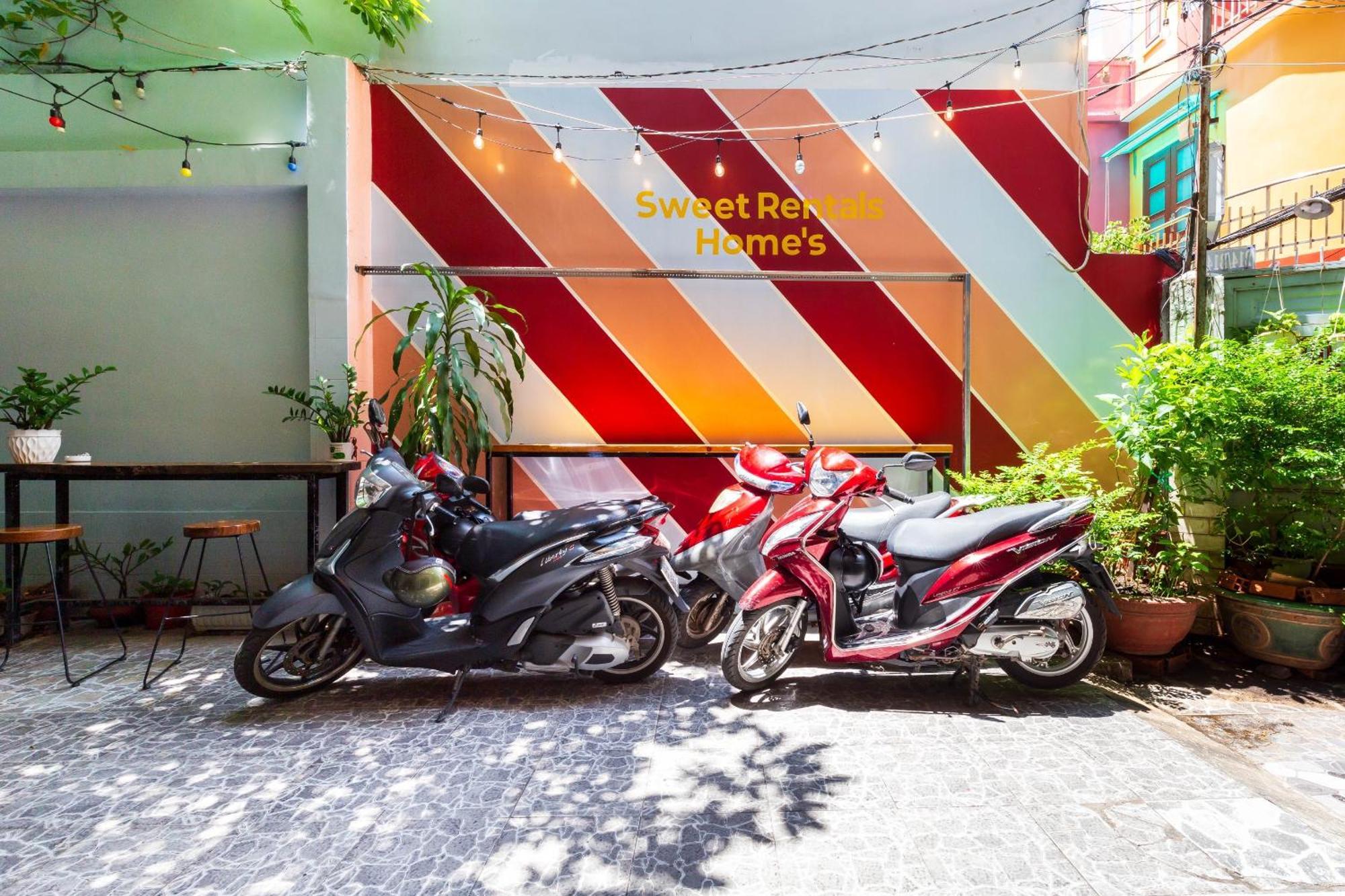Sweet Homes - Netflix & Walkin To Bui Vien